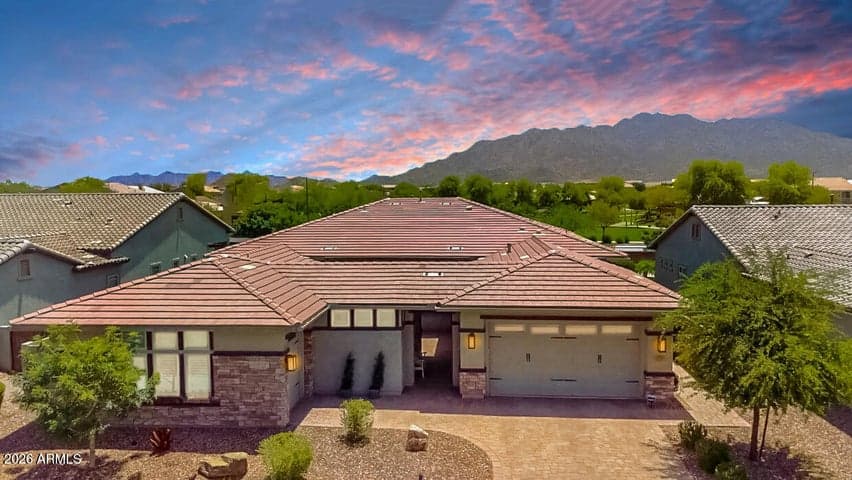 7701 S BARLOW Drive, Gilbert, AZ