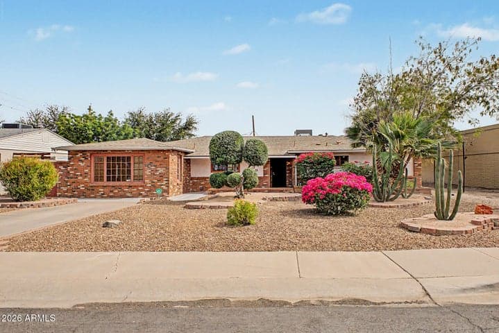 1739 E LUKE Avenue, Phoenix, AZ