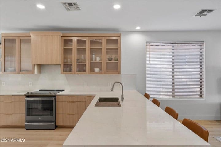 1084 E SUSAN Lane, Tempe, AZ