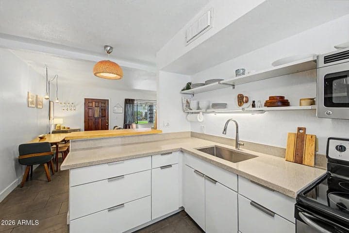 749 E MONTEBELLO Avenue #128, Phoenix, AZ