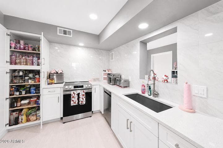 2209 N RECKER Road, Mesa, AZ