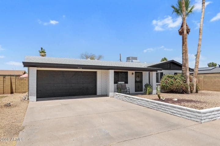 3710 W CARON Street, Phoenix, AZ