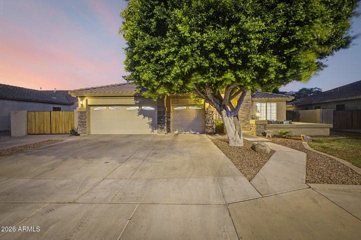 8039 W FOOTHILL Drive, Peoria, AZ