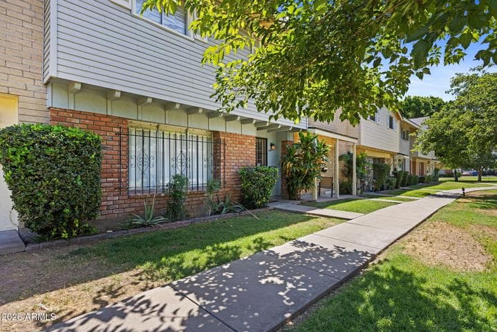 4470 E BELLEVIEW Street, Phoenix, AZ