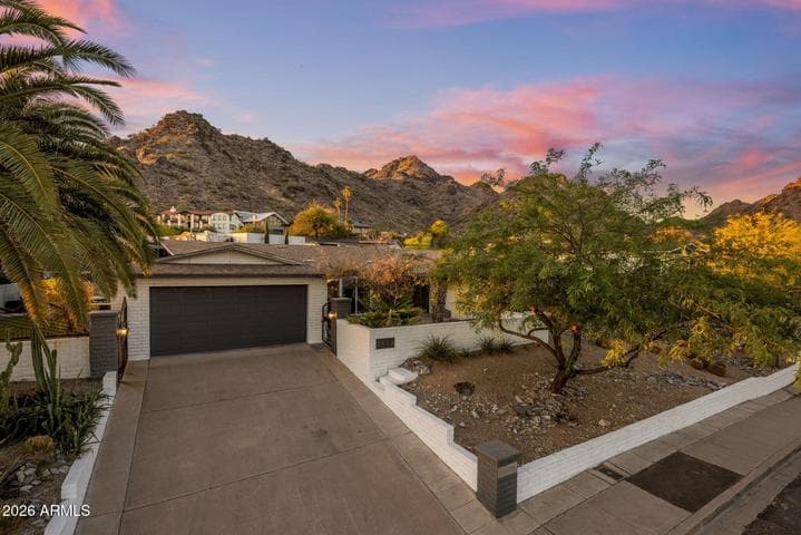 2432 E PIESTEWA PEAK Drive, Phoenix, AZ