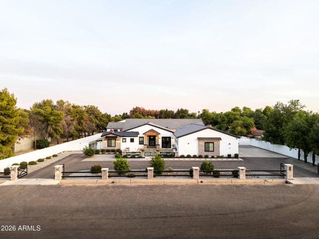 17337 W PEORIA Avenue, Waddell, AZ
