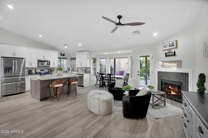 9410 E TOPEKA Drive, Scottsdale, AZ