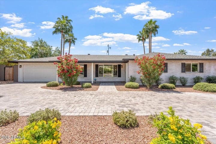 735 E NORTHERN Avenue, Phoenix, AZ
