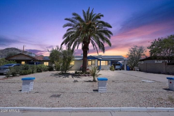806 E MOUNTAIN VIEW Road, Phoenix, AZ
