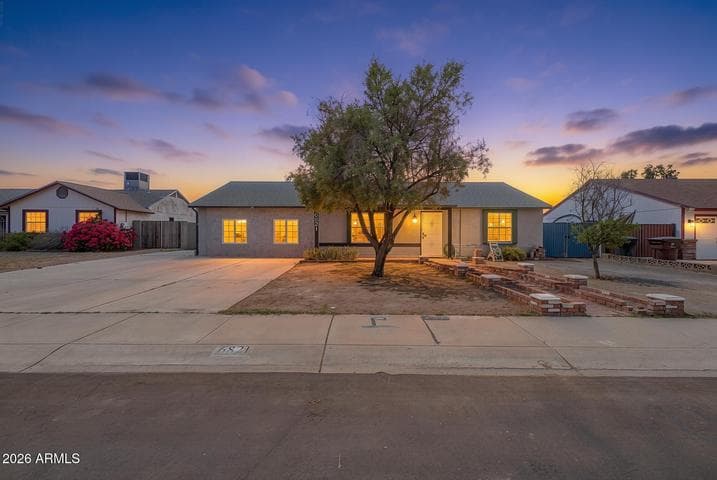 6821 W JENAN Drive, Peoria, AZ