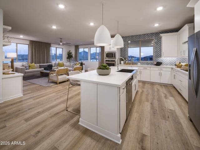 2121 W SONORAN DESERT Drive #168, Phoenix, AZ