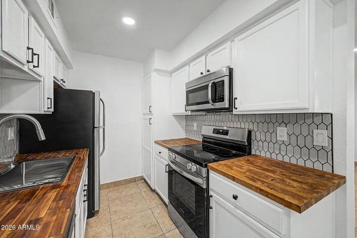 2625 E Indian School #Unit 141, Phoenix, AZ