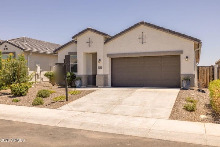 2421 W SABLE Avenue, Apache Junction, AZ