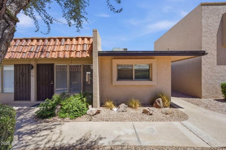 1320 E BETHANY HOME Road #52, Phoenix, AZ