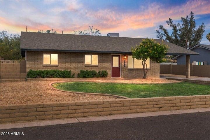 13829 N 10TH Place, Phoenix, AZ