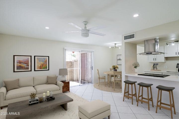 1237 E LAWRENCE Lane, Phoenix, AZ