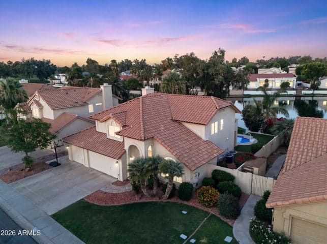 3821 S HAWTHORN Drive, Chandler, AZ