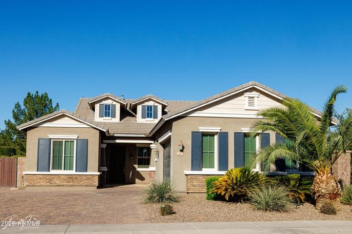 381 E Bellerive Place, Chandler, AZ