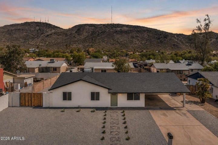 1523 W SURREY Avenue, Phoenix, AZ