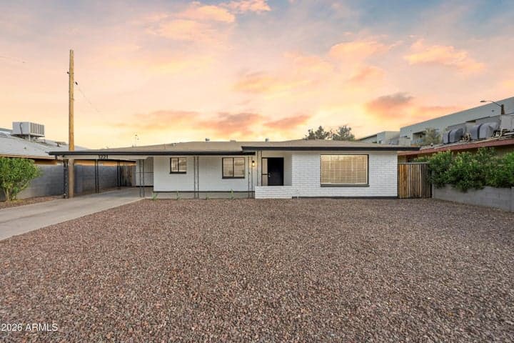 1221 E ELM Street, Phoenix, AZ