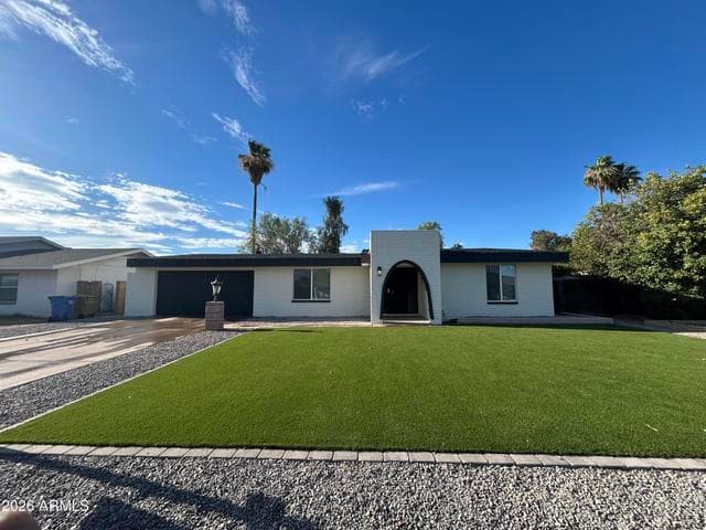 4136 W CARON Street, Phoenix, AZ