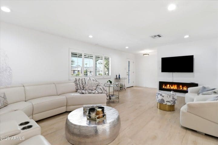 1708 E MCLELLAN Boulevard, Phoenix, AZ