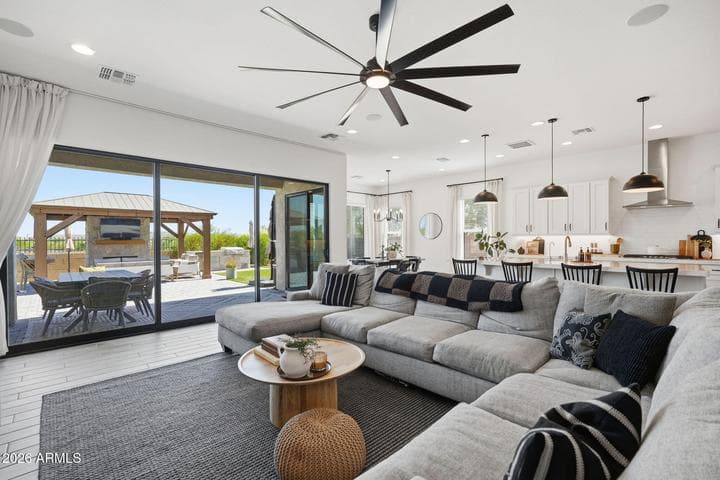 5841 E SANFORD Street, Mesa, AZ