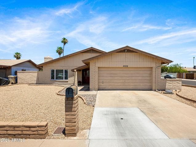 4604 W GARDENIA Avenue, Glendale, AZ