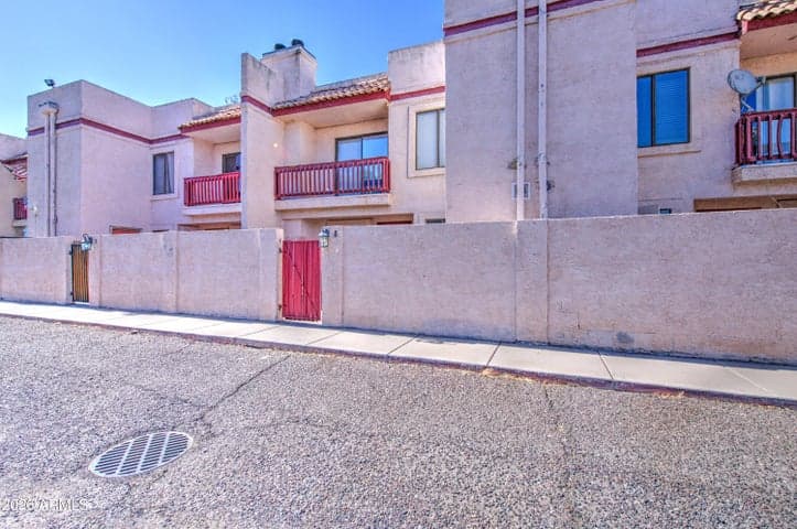 3001 E GRANDVIEW Road #8, Phoenix, AZ