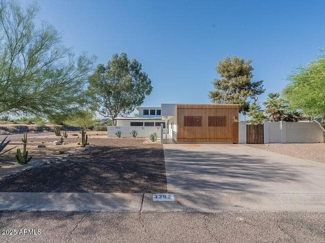 3302 E Turquoise Avenue, Phoenix, AZ