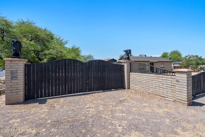 2939 E ANGELA Drive, Phoenix, AZ
