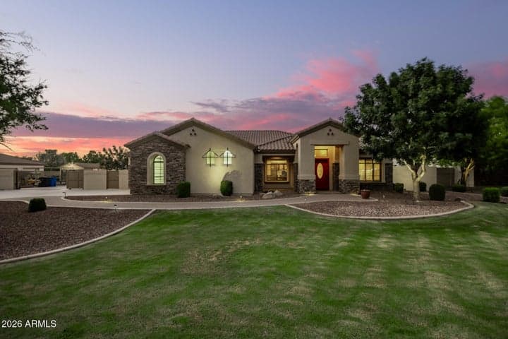 2744 E COUNTRY SHADOWS Court, Gilbert, AZ