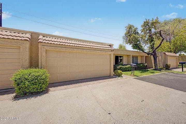 2111 W Claremont Street, Phoenix, AZ