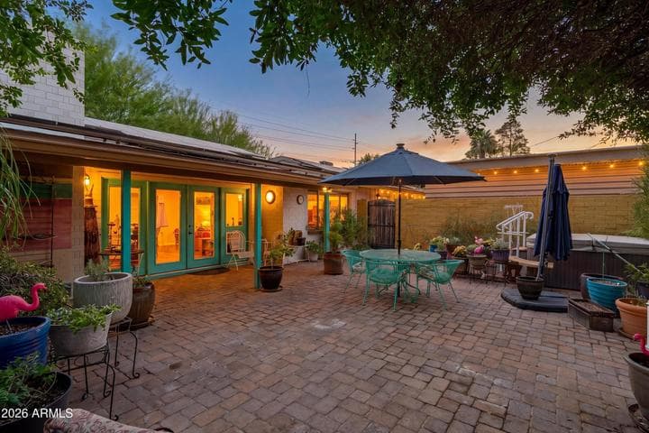 5525 N 12TH Street, Phoenix, AZ