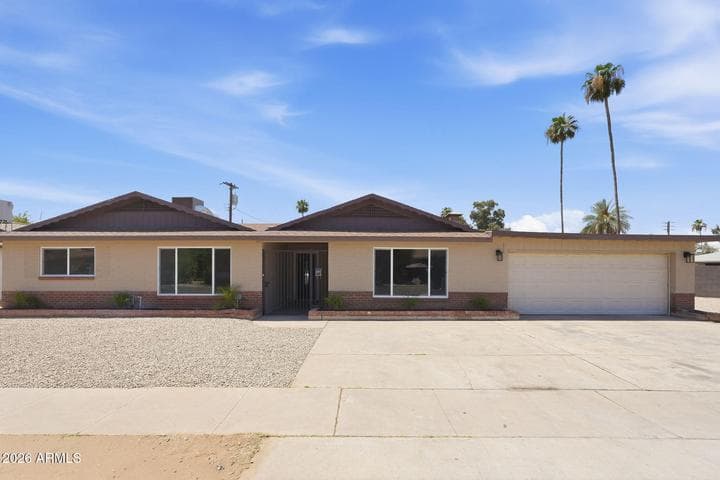 2617 W LAWRENCE Road, Phoenix, AZ