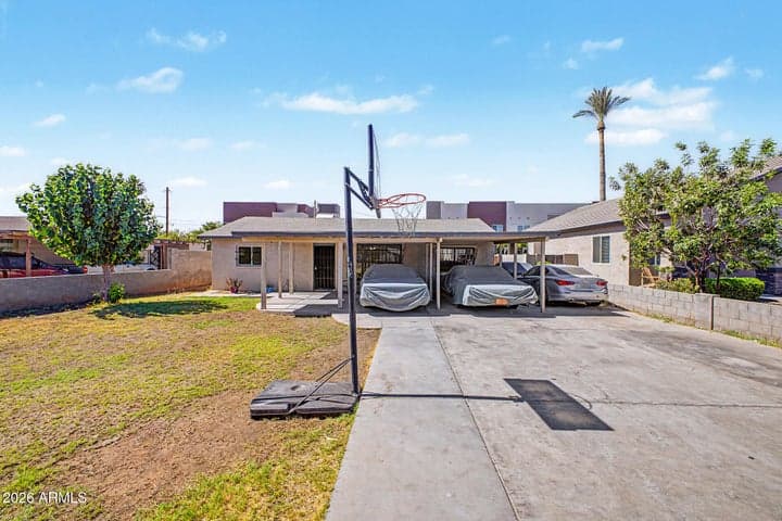 3915 E CHEERY LYNN Road, Phoenix, AZ