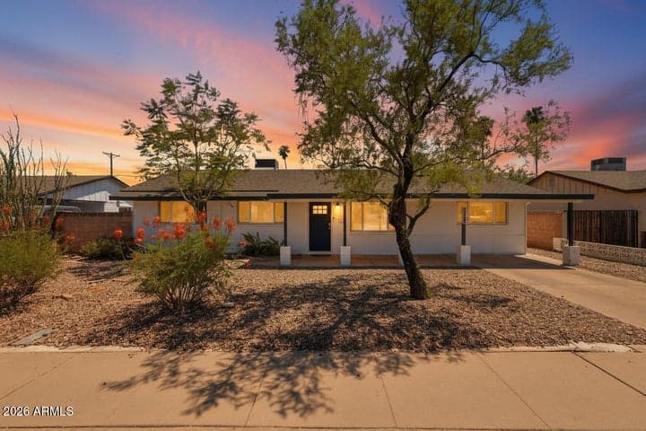 6937 E MORELAND Street, Scottsdale, AZ
