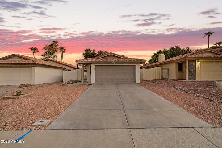 4711 E PIEDMONT Road, Phoenix, AZ