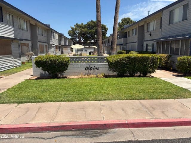 2551 W ROSE Lane #A215, Phoenix, AZ