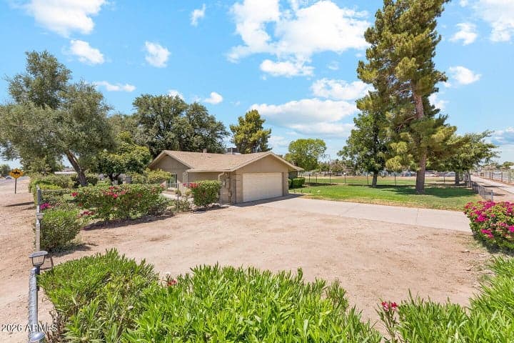 4701 W GREENWAY Road, Glendale, AZ