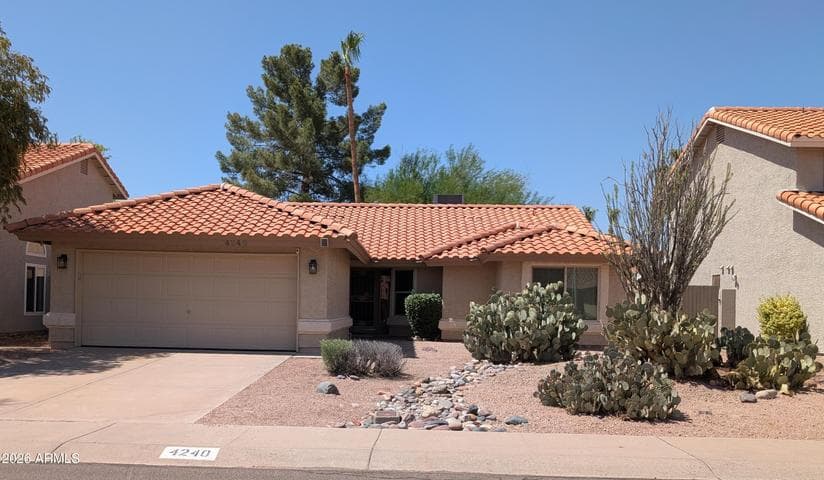 4240 E AMBERWOOD Drive, Phoenix, AZ