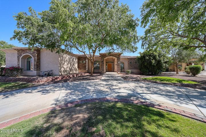 925 E Valencia Drive, Phoenix, AZ