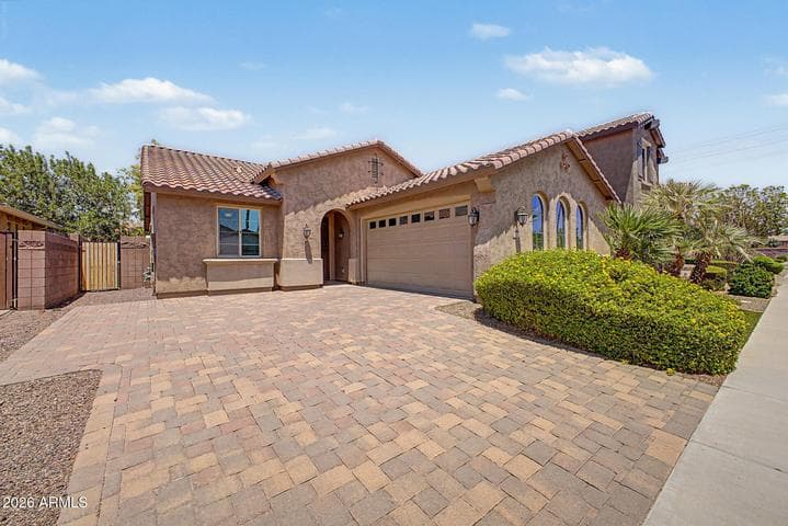 272 E GLACIER Drive, Chandler, AZ