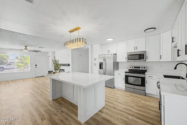 7202 W SHANGRI LA Road, Peoria, AZ