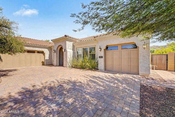 2923 E CONSTANCE Way, Phoenix, AZ