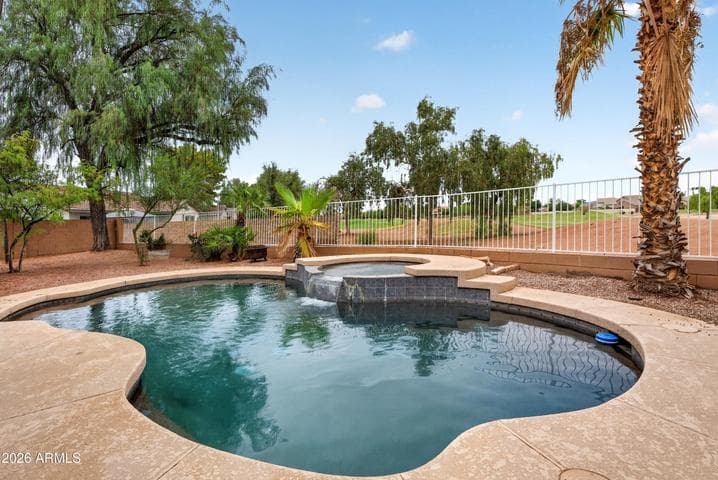 984 S WESTERN SKIES Drive, Gilbert, AZ