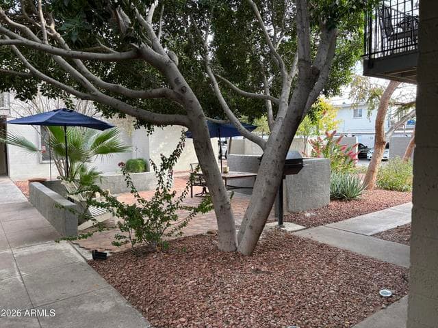 4111 E CAMELBACK Road #17, Phoenix, AZ