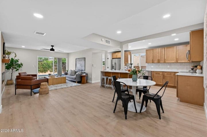 1709 E FRIER Drive, Phoenix, AZ