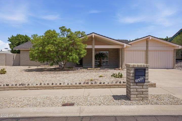 2206 E NICOLET Avenue, Phoenix, AZ