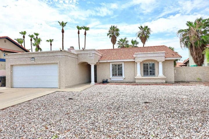 1643 E FAIRVIEW Street, Chandler, AZ
